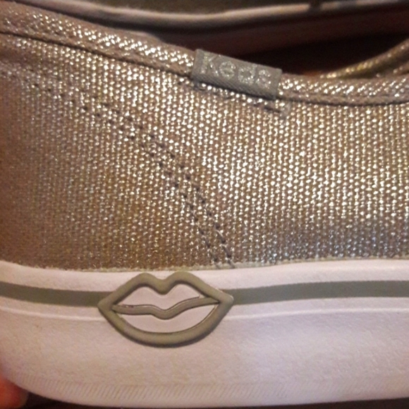 Ked's EOS Limited Edition Metallic Gold Tennis Shoes, sz 7 ~ EUC! - Picture 2 of 2